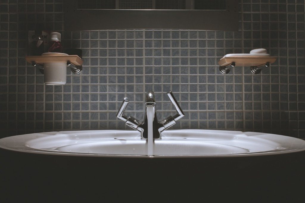 Dozownik  mydła - wyposażenie toalet publicznyh
