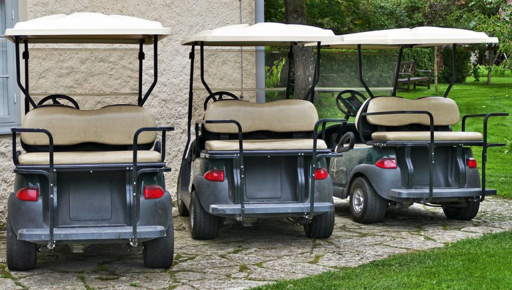 Jakie są zalety i wady wózków golfowych?