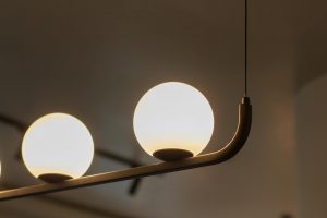 Lampa wisząca - eleganckie i stylowe szklane oświetlenie wnętrza